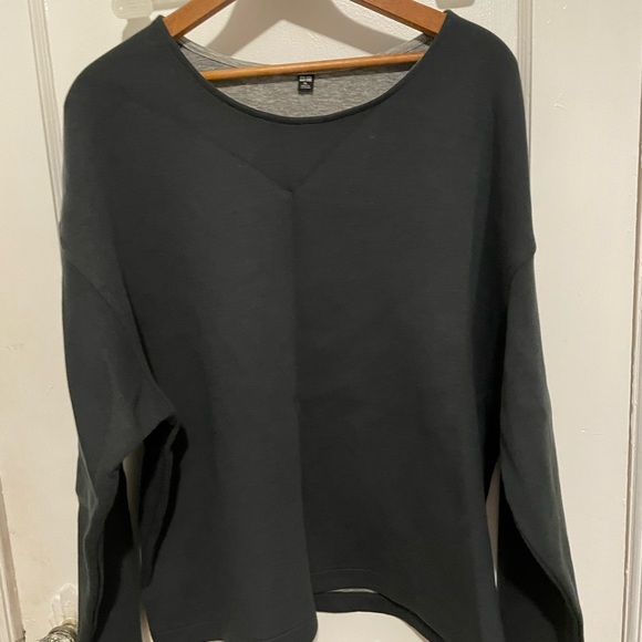 Never worn no tag , green sweatshirt - Picture 2 of 2